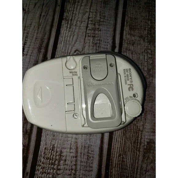 Sony SRFM85W S2 AM/FM Armband Walkman Radio